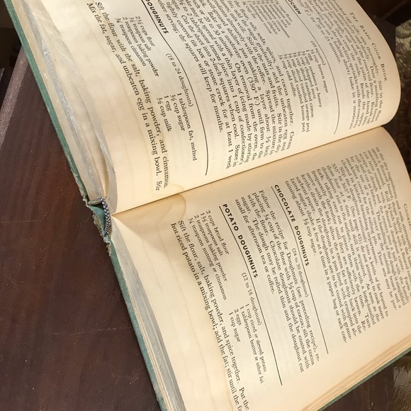 Vintage “The Basic Cookbook 1947 - Picture 4 of 5